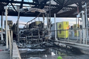 500832
