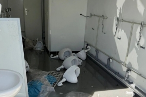 891863