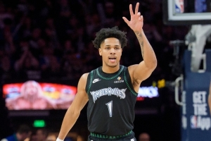 芬奇：香农防守端要专注投入 以他的身体条件天赋没理由防守不好