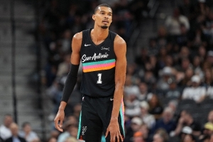 克6：文班亚马是学东西最快的人 我教他时他5分钟就懂了