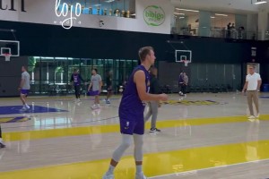 肯纳德今日在训练中再秀神准三分，明天再爆发一场？