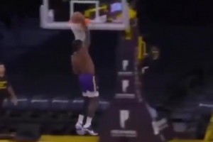 哈哈，笑死！大史拜火箭登和篮网登球衣：明天骑士必胜猛龙