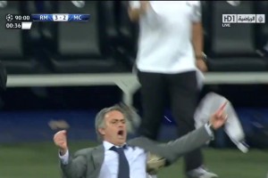 【西装暴徒的激情】：昔日穆帅目睹C罗，绝杀曼城后“贴地滑跪”