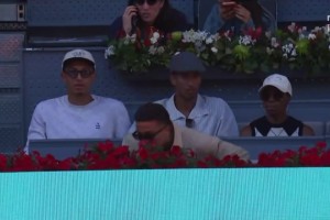 缘分呐！恩佐三人组观战马德里大师赛，精准落座贝林一家前排